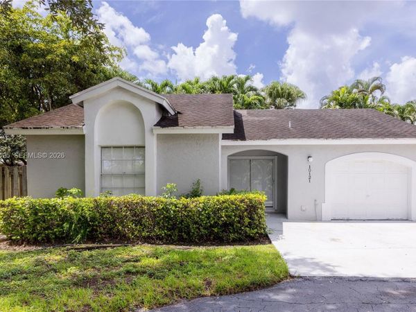 10121 NW 51st Ln , Doral, FL 33178