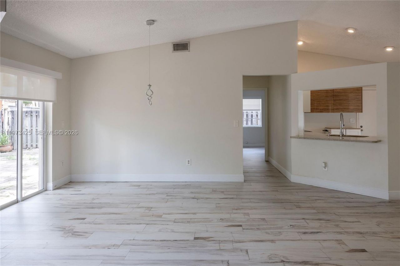 10121 NW 51st Ln , Doral, FL 33178 Photo