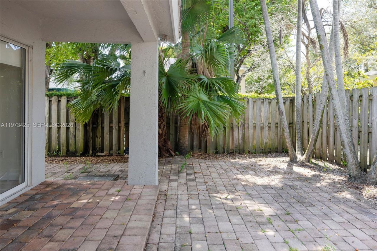 10121 NW 51st Ln , Doral, FL 33178 Photo