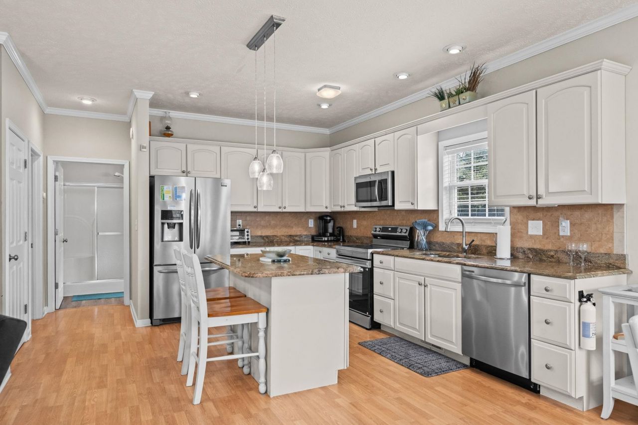 6001 Mh28b South Kings Hwy.  Photo 13