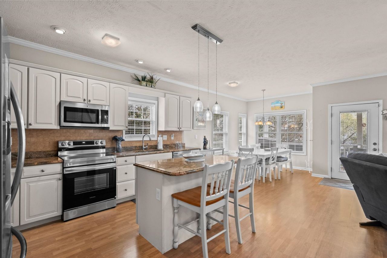 6001 Mh28b South Kings Hwy.  Photo 15