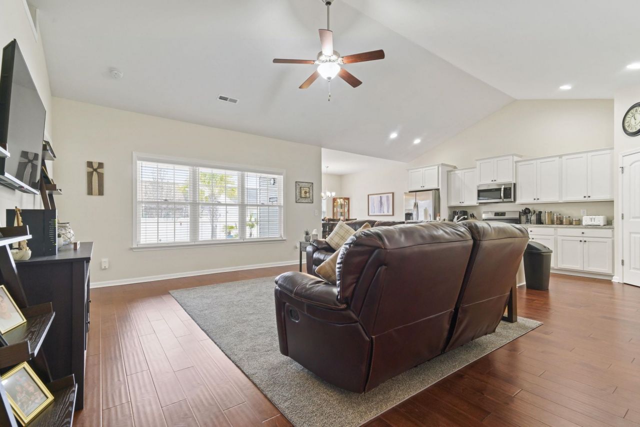 4104 Woodcliffe Dr.  Photo 4