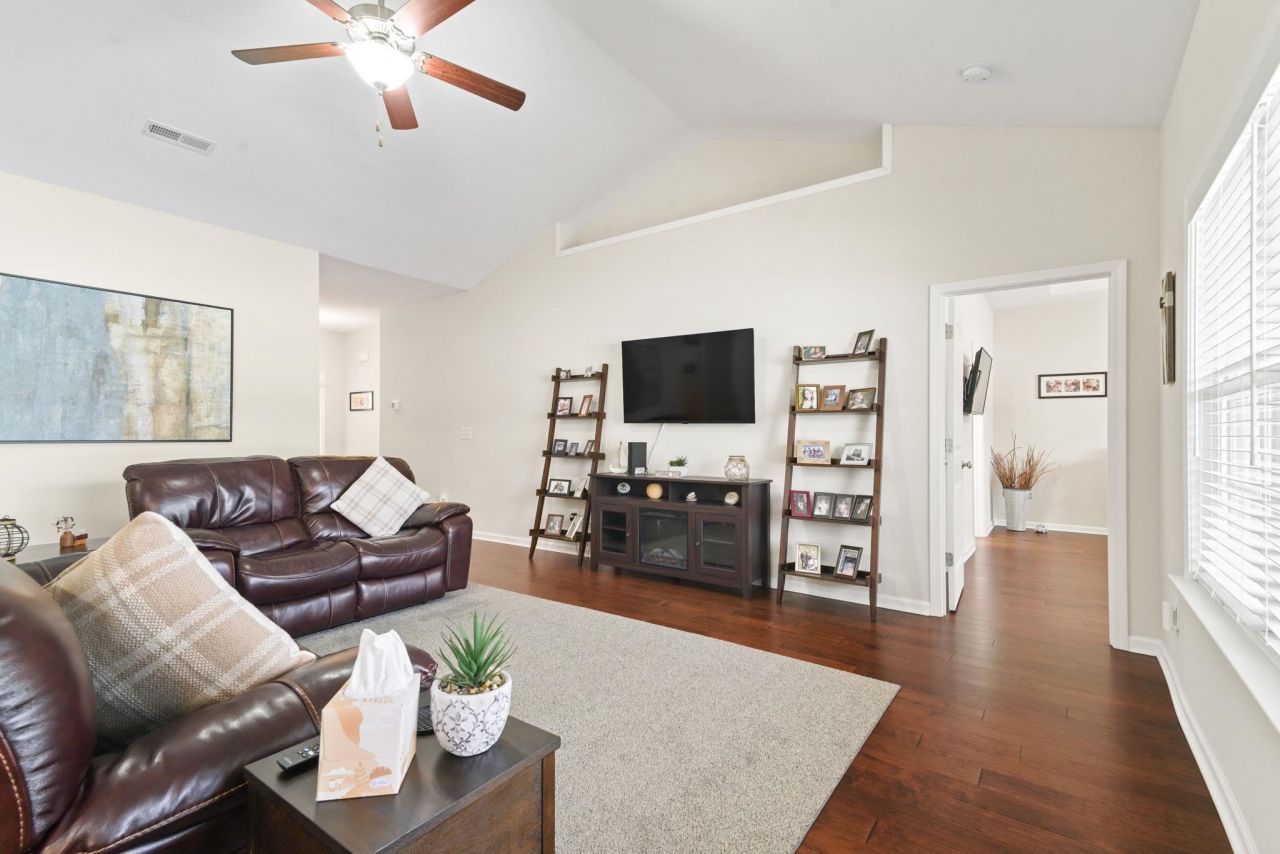 4104 Woodcliffe Dr.  Photo 6