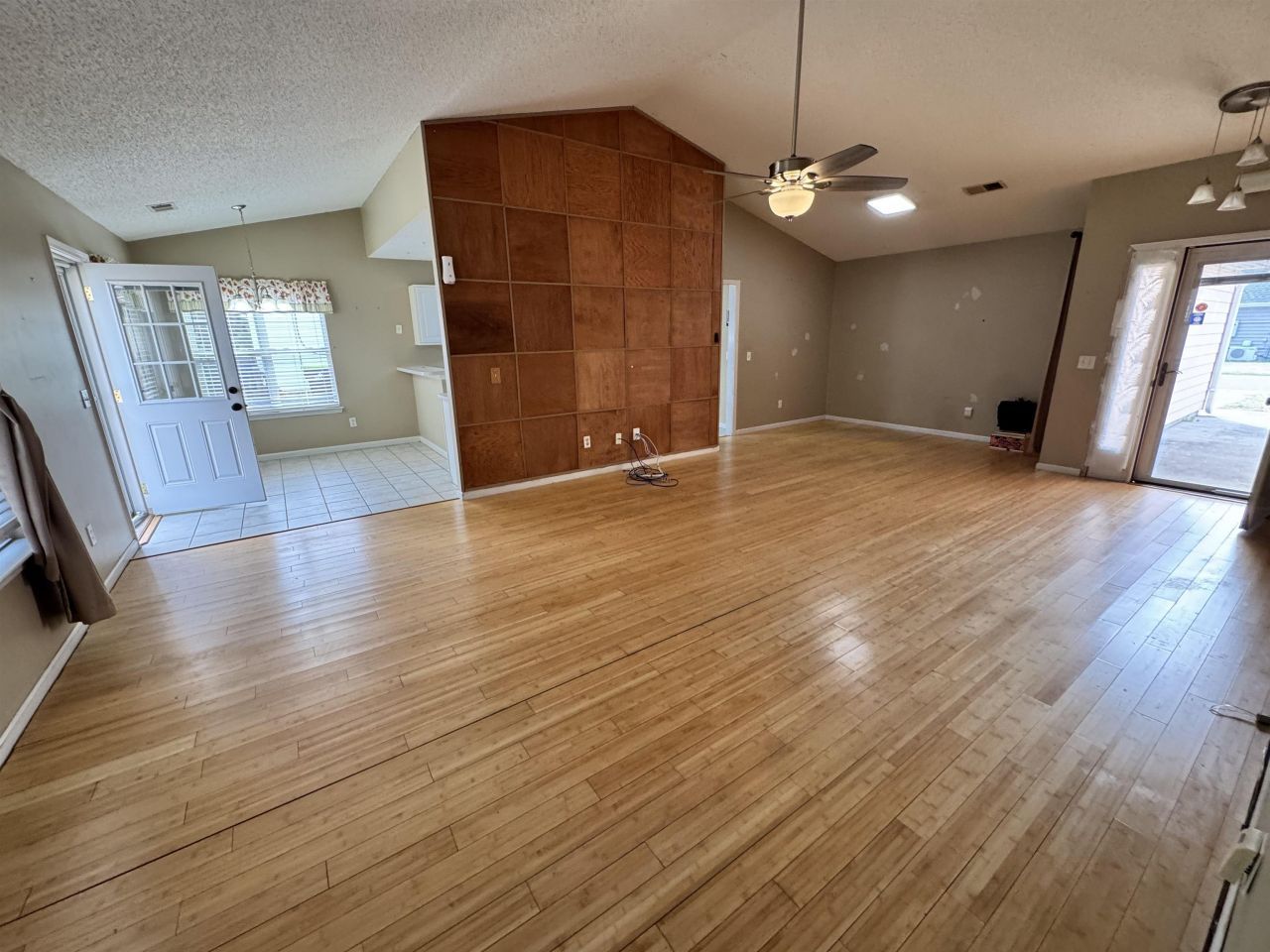 570 Ridge Dr. Photo 4