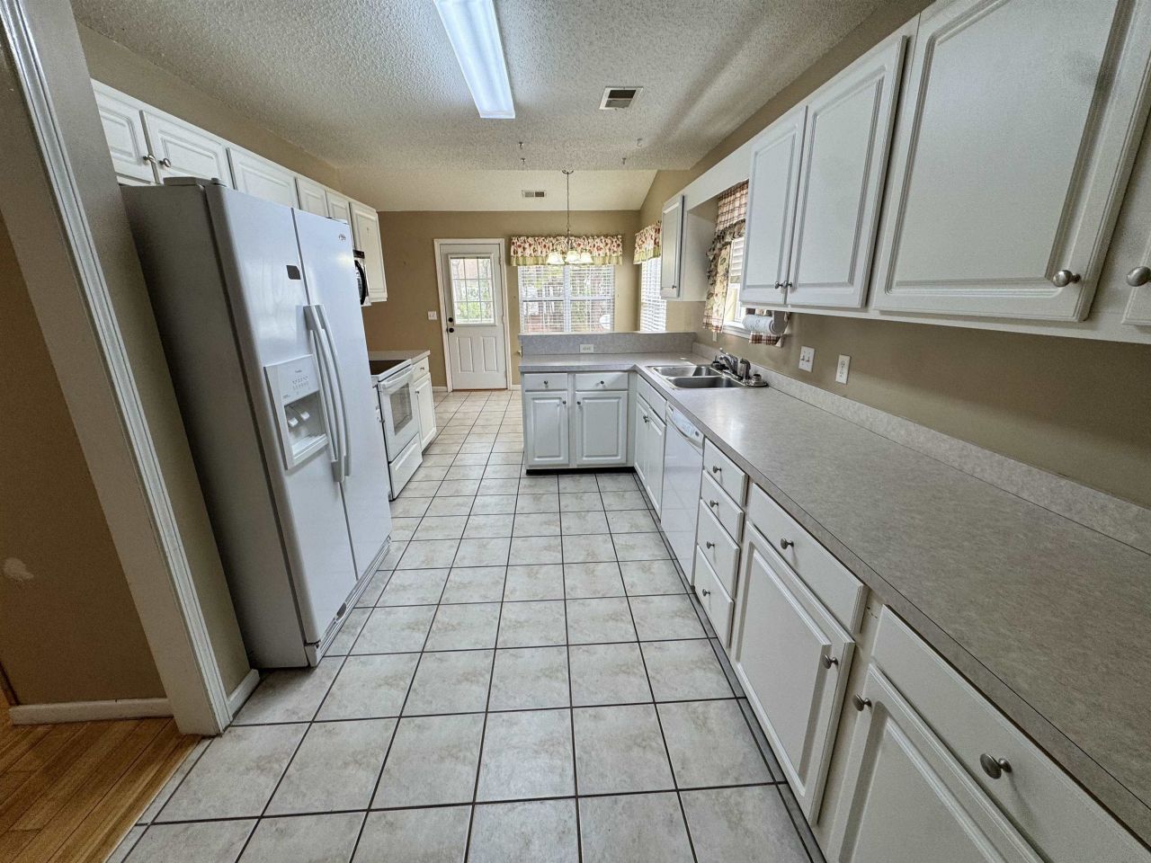 570 Ridge Dr. Photo 8