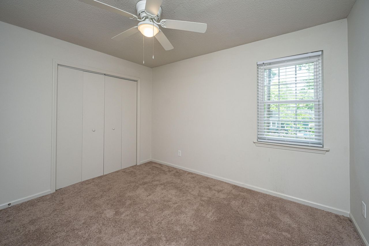 306 Crestview Drive Photo 16