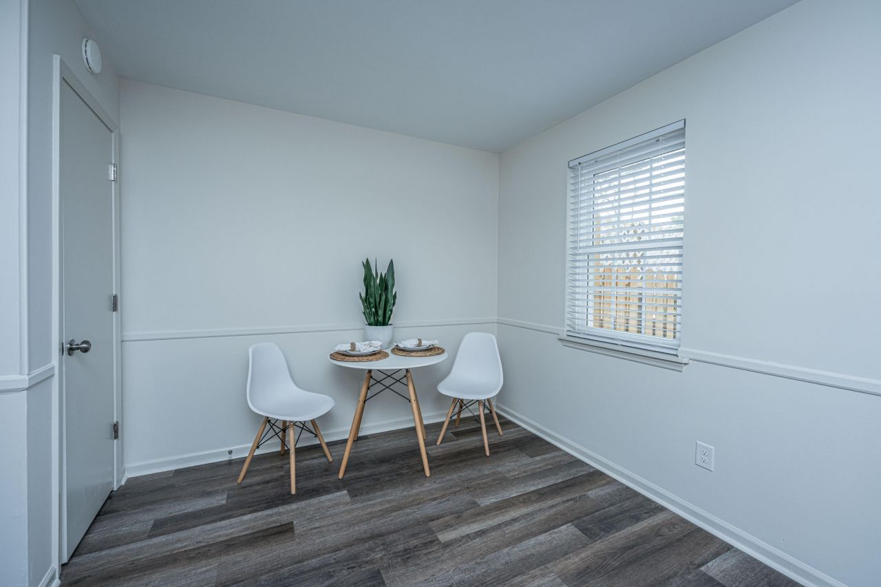 306 Crestview Drive Photo 9