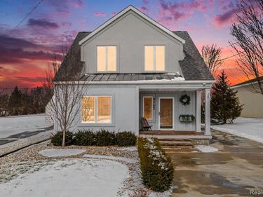 4163 E Maple Avenue, Grand Blanc, MI 48439