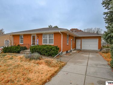 4221 N 11 Street, Lincoln, NE 68521
