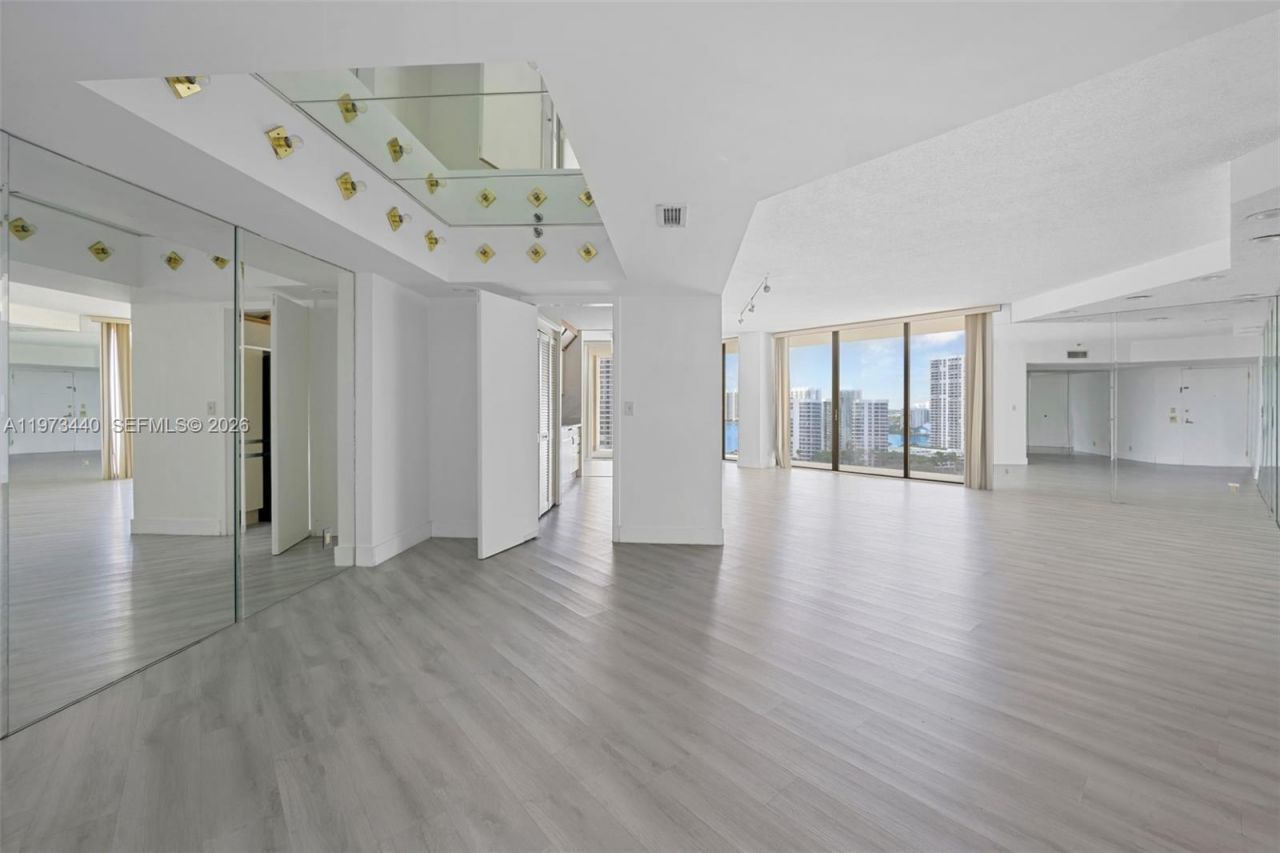 19355 Turnberry Way, Unit 15G, Aventura, FL 33180 Photo