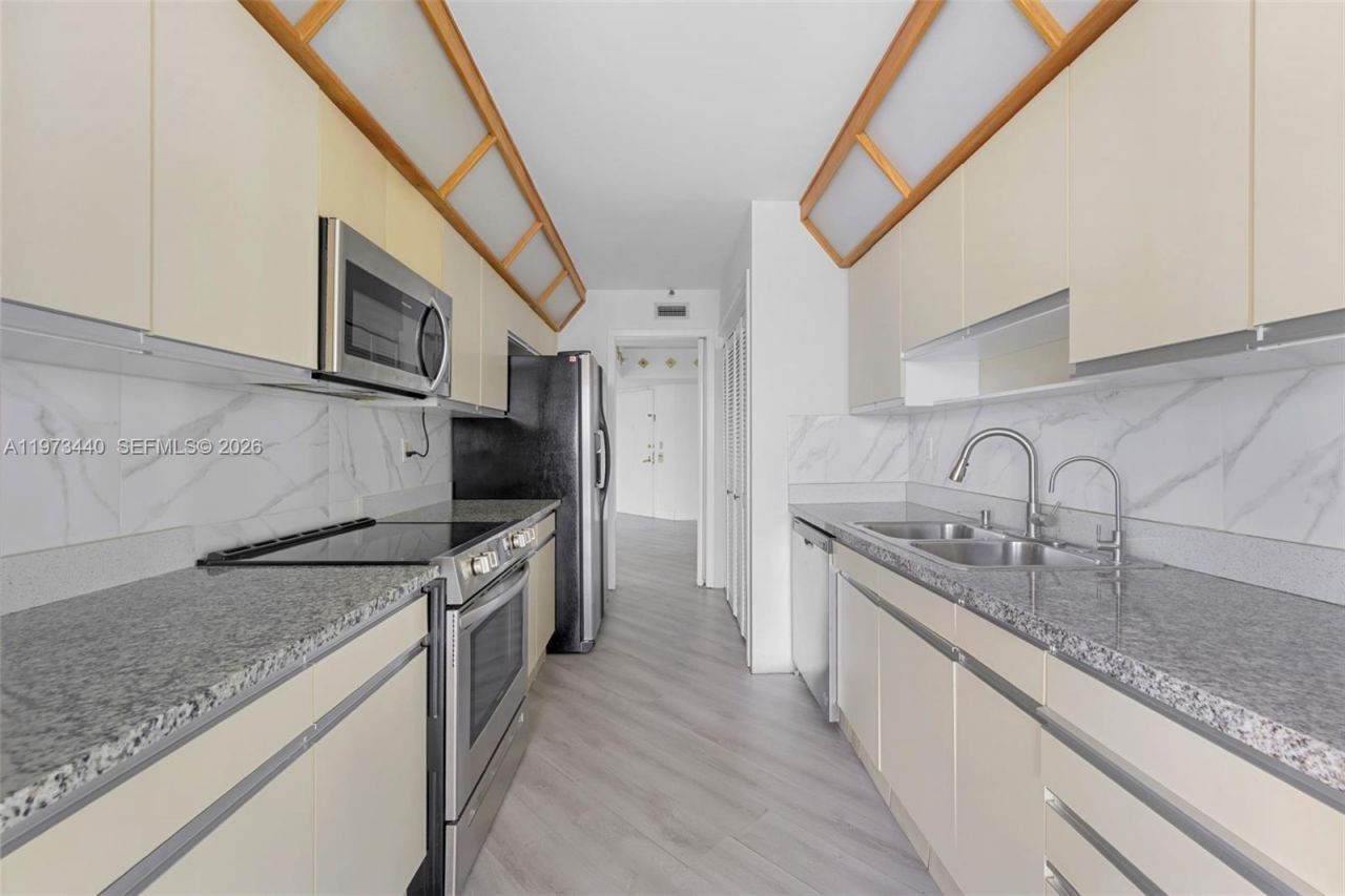 19355 Turnberry Way, Unit 15G, Aventura, FL 33180 Photo