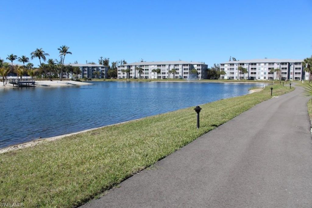 16615 Lake Circle Dr, Unit 447, Fort Myers, FL 33908 Photo