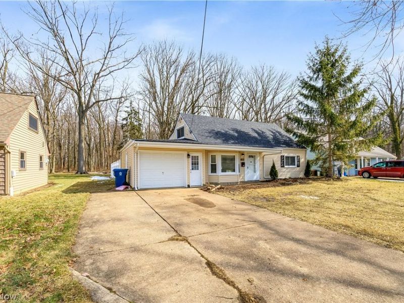 688 Irving Park Boulevard, Sheffield Lake, OH 44054 Photo 2