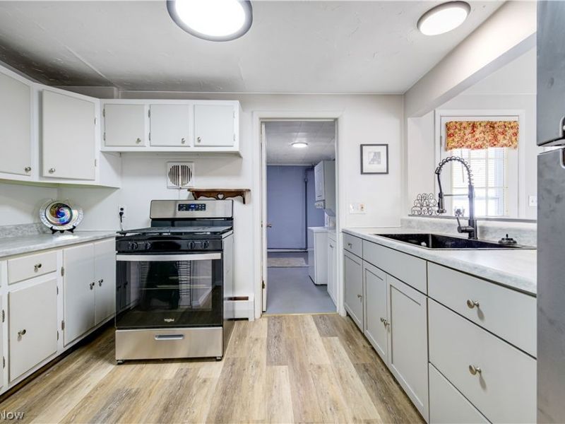 688 Irving Park Boulevard, Sheffield Lake, OH 44054 Photo 6