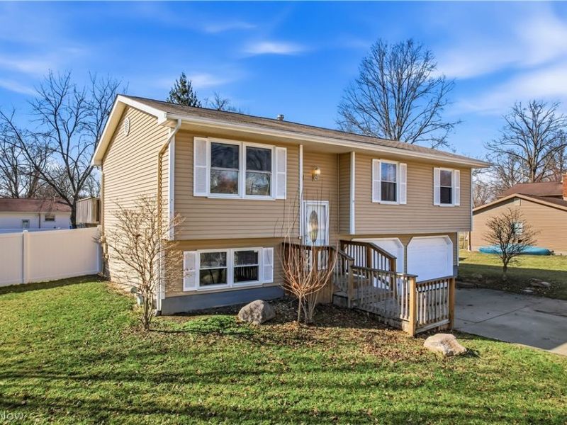 465 S Colonial Drive, Cortland, OH 44410 Photo 2