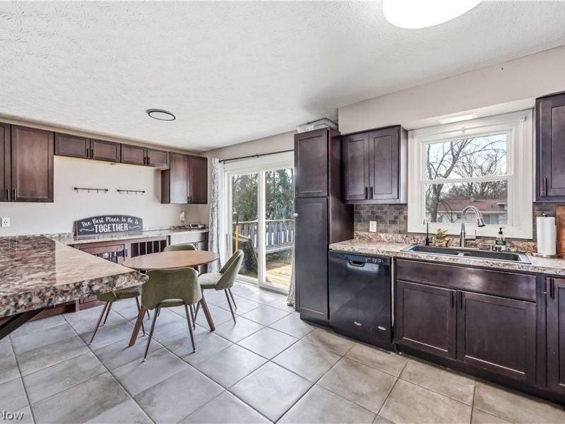 465 S Colonial Drive, Cortland, OH 44410 Photo 21