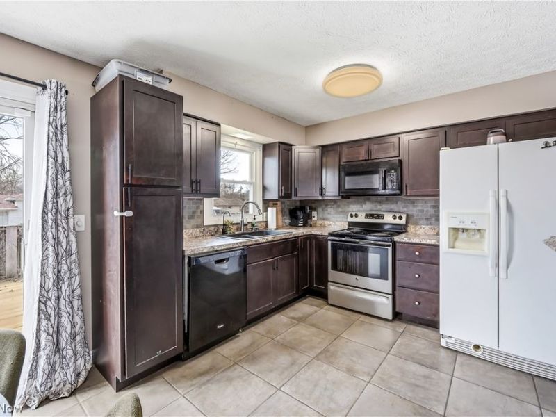 465 S Colonial Drive, Cortland, OH 44410 Photo 23