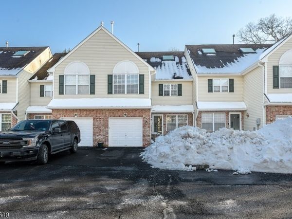 9 Cooper Ln, Long Hill, NJ 07946
