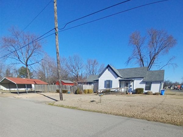 402 N Broadway , Checotah, OK 74426