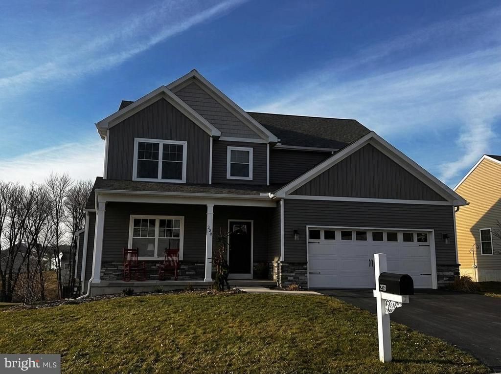 220 PEBBLE DRIVE , ELIZABETHTOWN, PA 17022