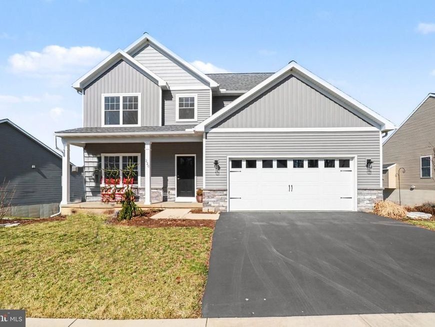 220 Pebble Drive, Elizabethtown, PA 17022 Main Photo