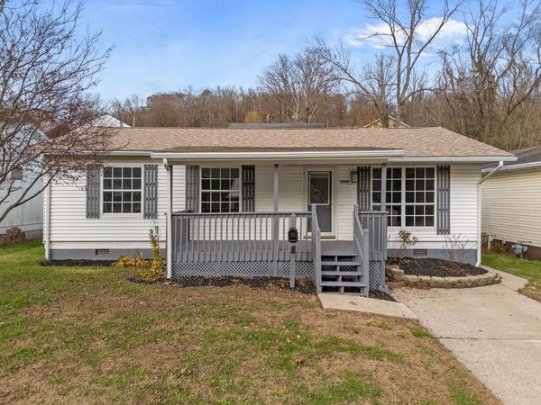 3981 E 39th Street, Nitro, WV 25143