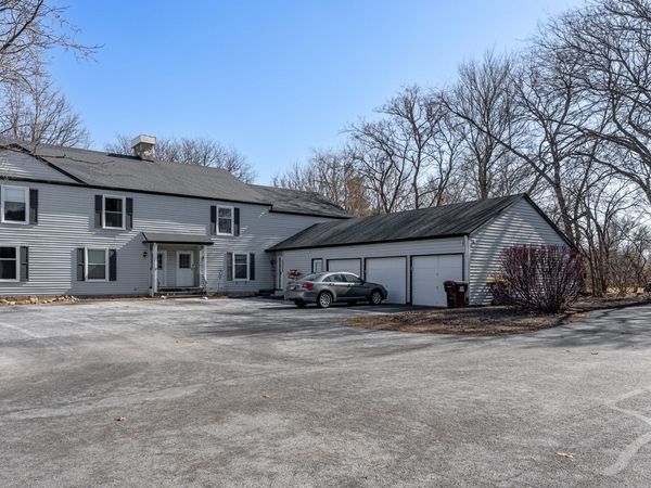 4621 HIGH POINT Drive, Unit 6, Rockford, IL 61114