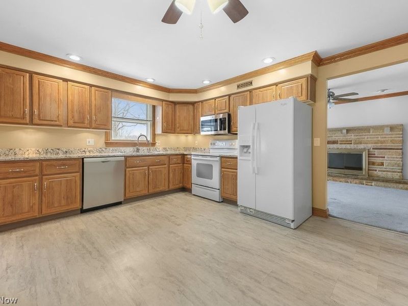 2761 Crompton Street NE, Canton, OH 44721 Photo 10