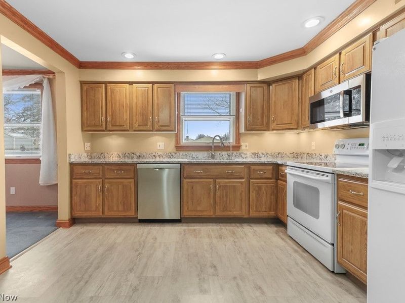 2761 Crompton Street NE, Canton, OH 44721 Photo 12