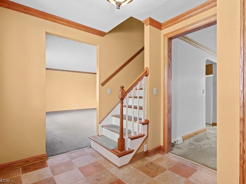 2761 Crompton Street NE, Canton, OH 44721 Photo 2