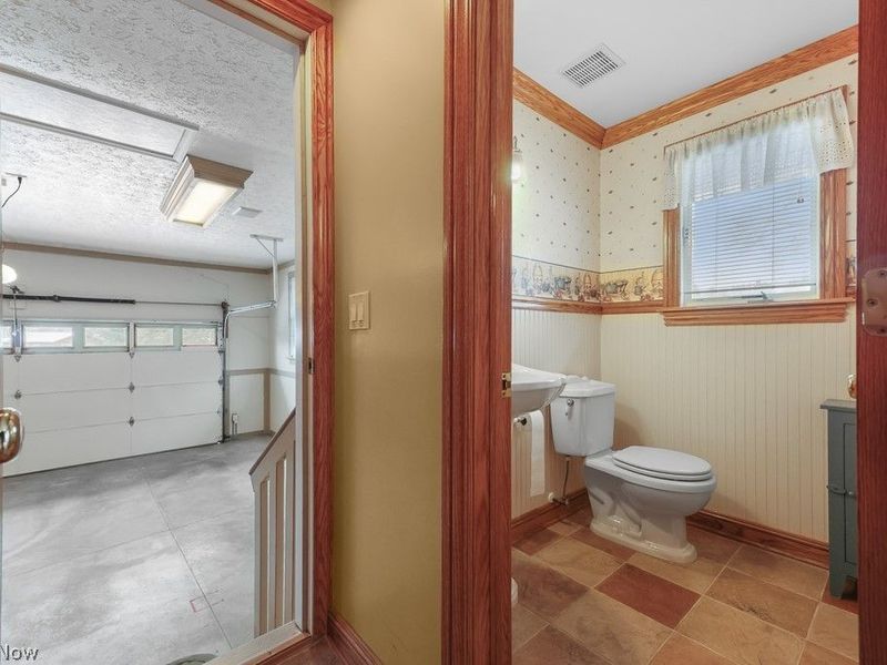 2761 Crompton Street NE, Canton, OH 44721 Photo 5