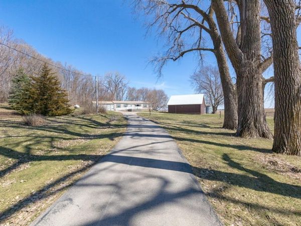 11702 G Ave. , Aplington, IA 50604