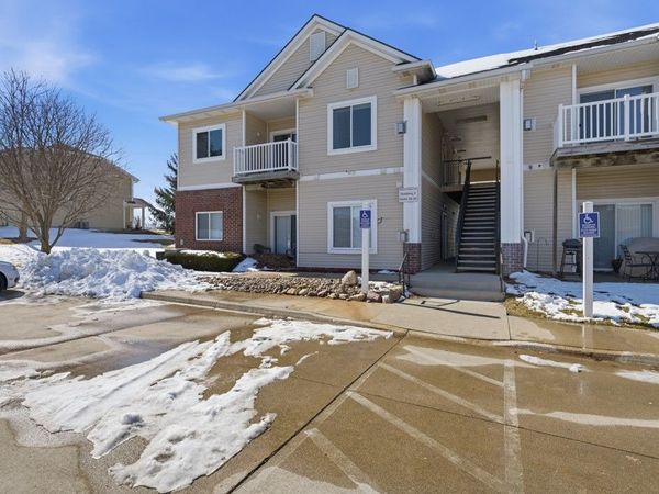 2323 E Porter Avenue, Unit 31, Des Moines, IA 50320