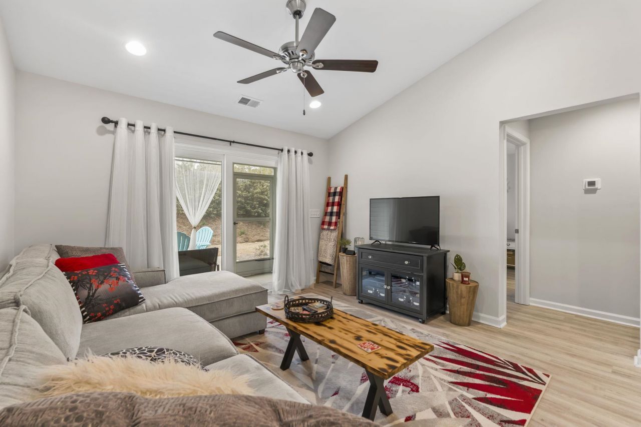 164 Machrie Loop Photo 14