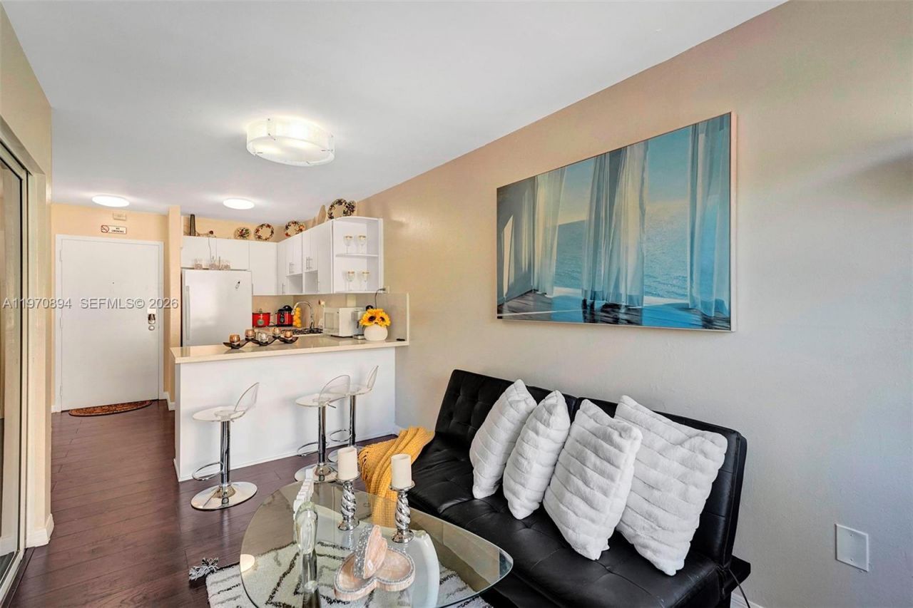 710 Washington Ave , Unit 315, Miami Beach, FL 33139 Photo