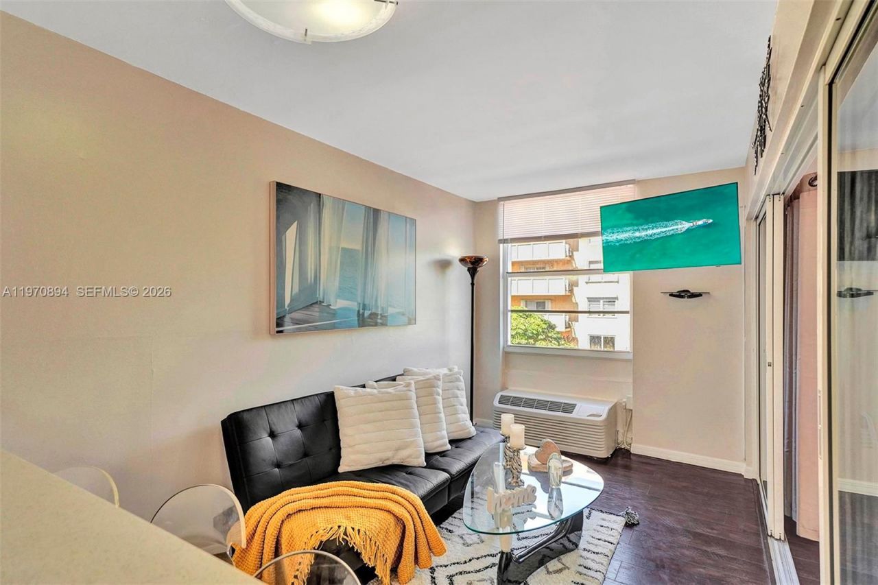 710 Washington Ave , Unit 315, Miami Beach, FL 33139 Photo