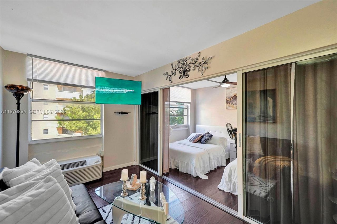 710 Washington Ave , Unit 315, Miami Beach, FL 33139 Photo