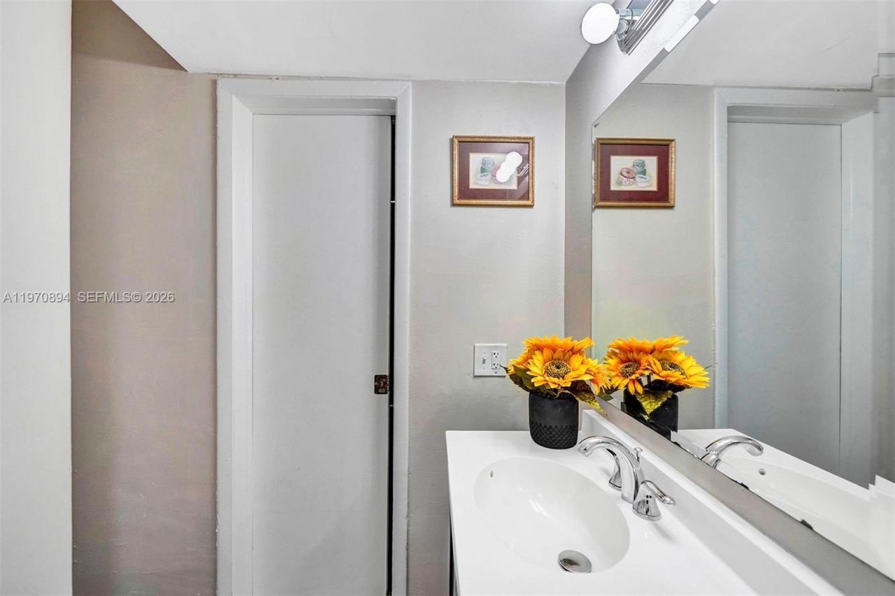 710 Washington Ave , Unit 315, Miami Beach, FL 33139 Photo