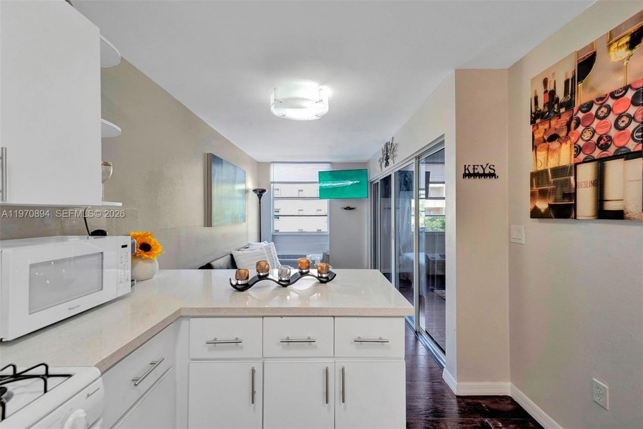 710 Washington Ave , Unit 315, Miami Beach, FL 33139 Photo