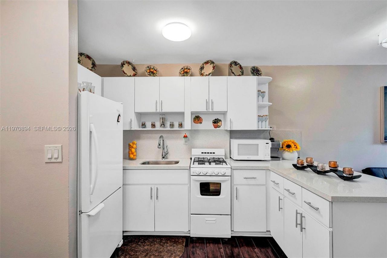 710 Washington Ave , Unit 315, Miami Beach, FL 33139 Photo