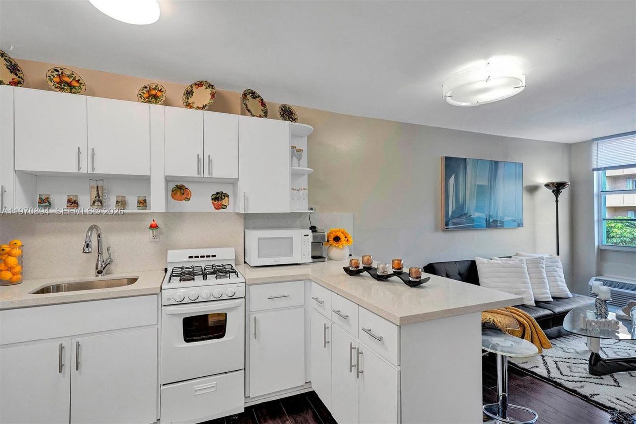 710 Washington Ave , Unit 315, Miami Beach, FL 33139 Photo