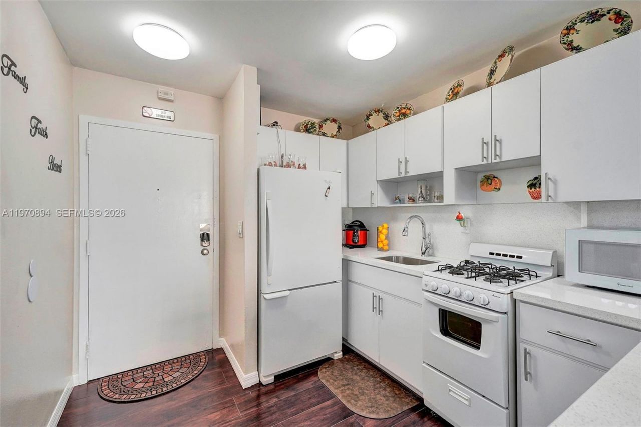 710 Washington Ave , Unit 315, Miami Beach, FL 33139 Photo