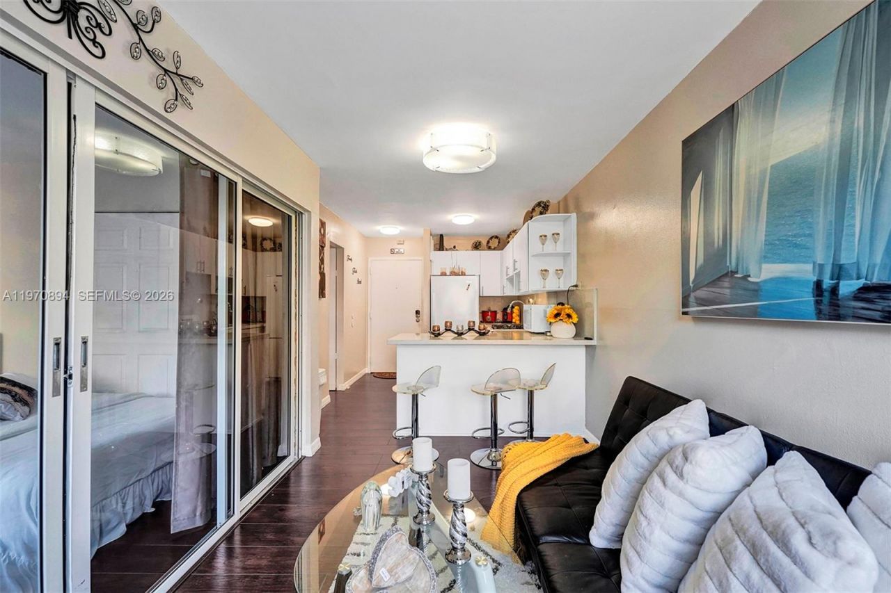 710 Washington Ave , Unit 315, Miami Beach, FL 33139 Photo