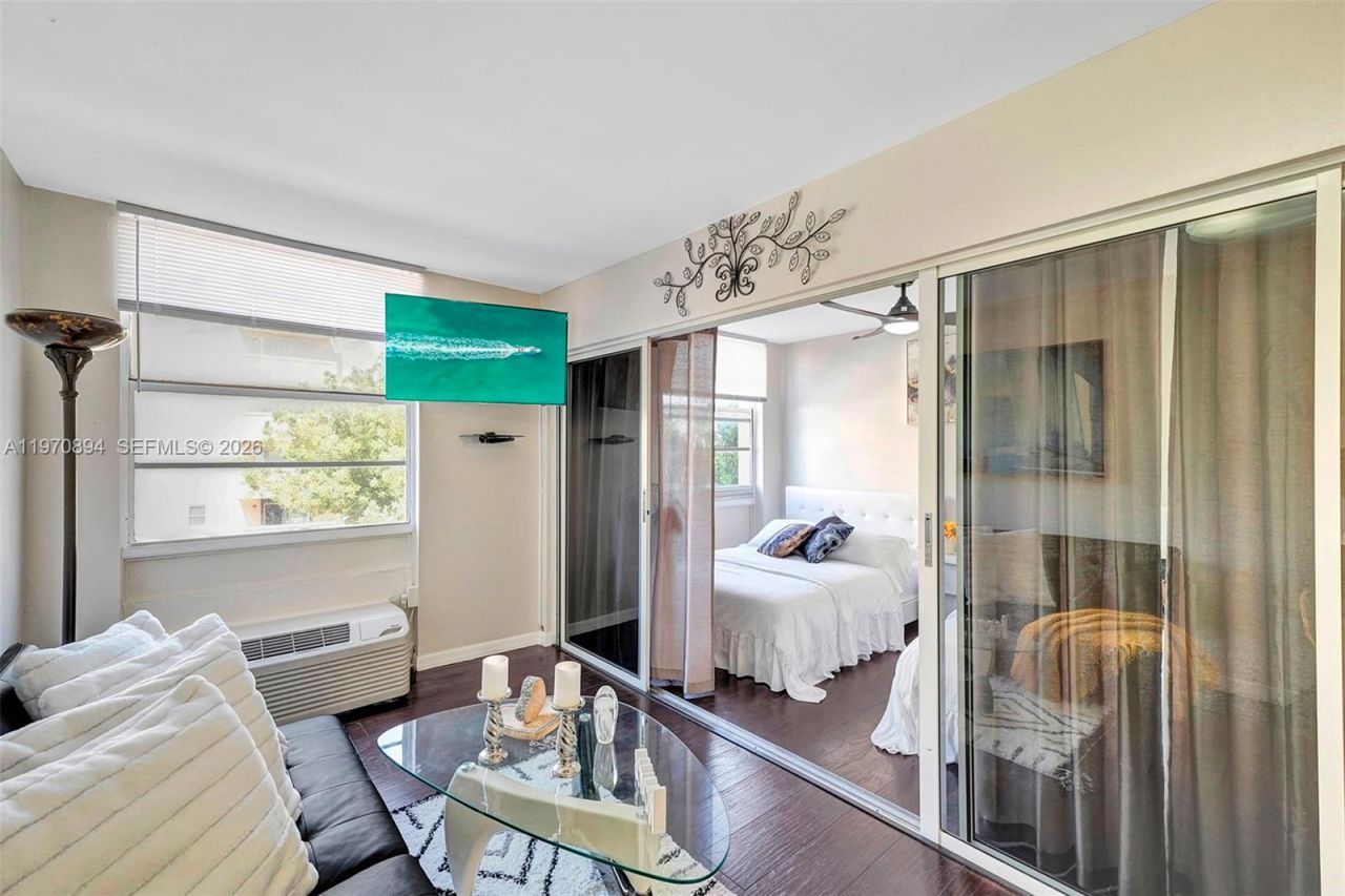 710 Washington Ave , Unit 315, Miami Beach, FL 33139 Photo