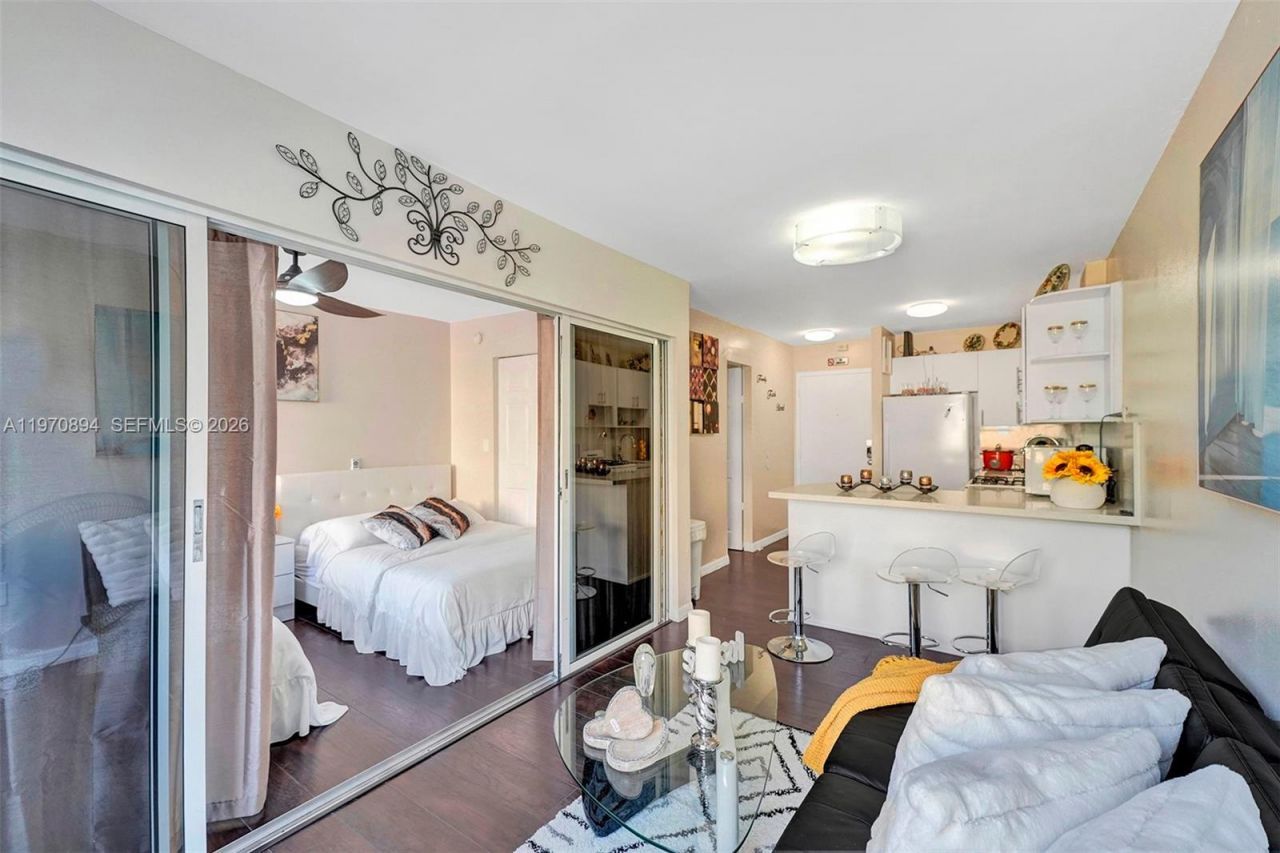 710 Washington Ave , Unit 315, Miami Beach, FL 33139 Photo