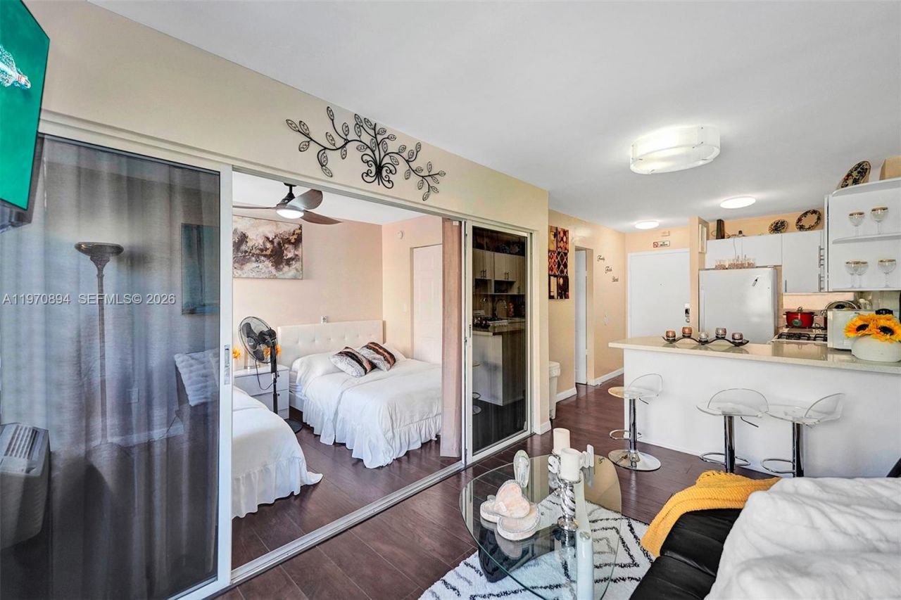 710 Washington Ave , Unit 315, Miami Beach, FL 33139 Photo