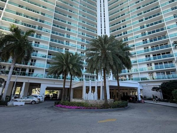 100 Bayview Dr , Unit 610, Sunny Isles Beach, FL 33160