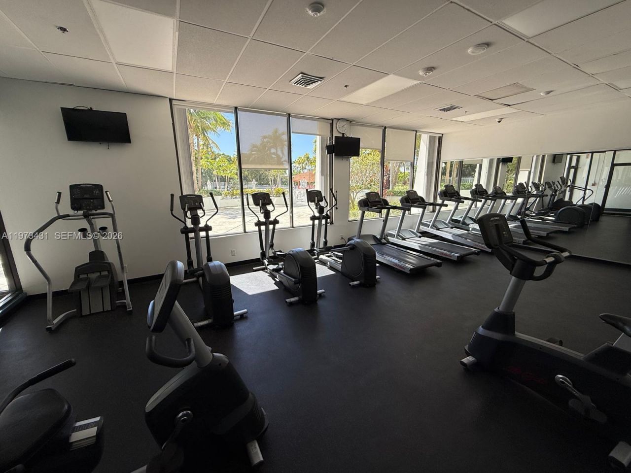 100 Bayview Dr , Unit 610, Sunny Isles Beach, FL 33160 Photo