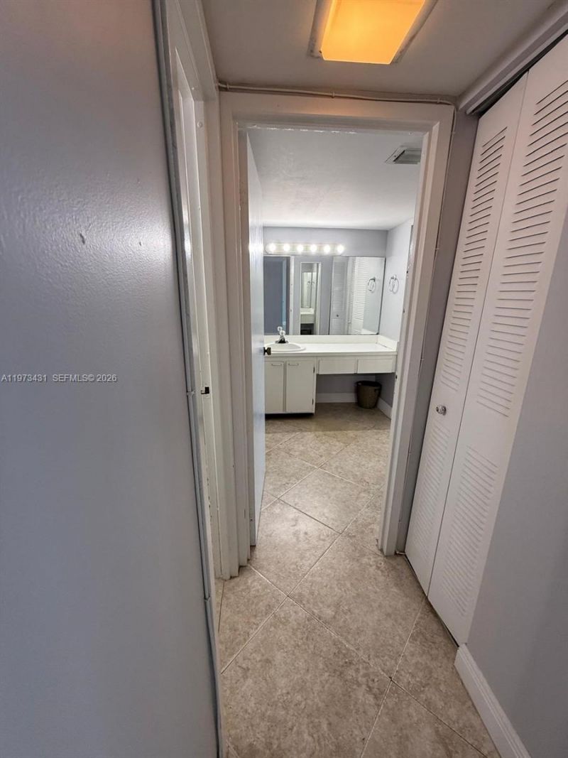 100 Bayview Dr , Unit 610, Sunny Isles Beach, FL 33160 Photo