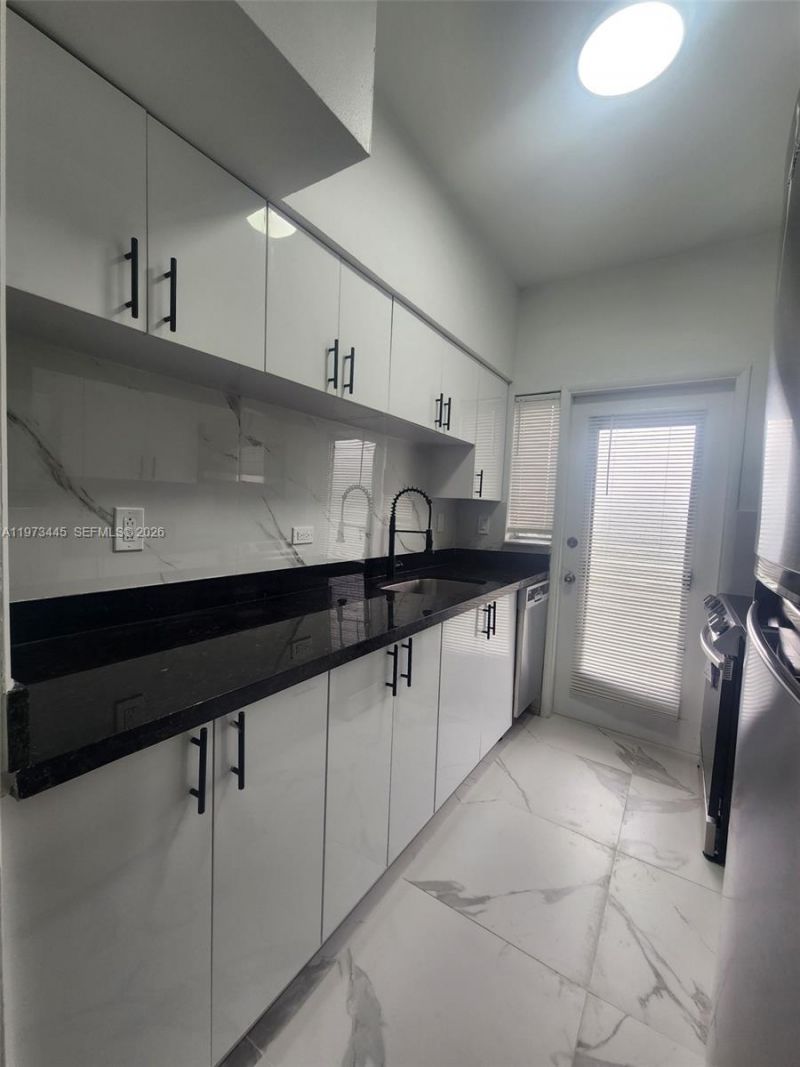 2101 Normandy Dr, Unit 310, Miami Beach, FL 33141 Photo